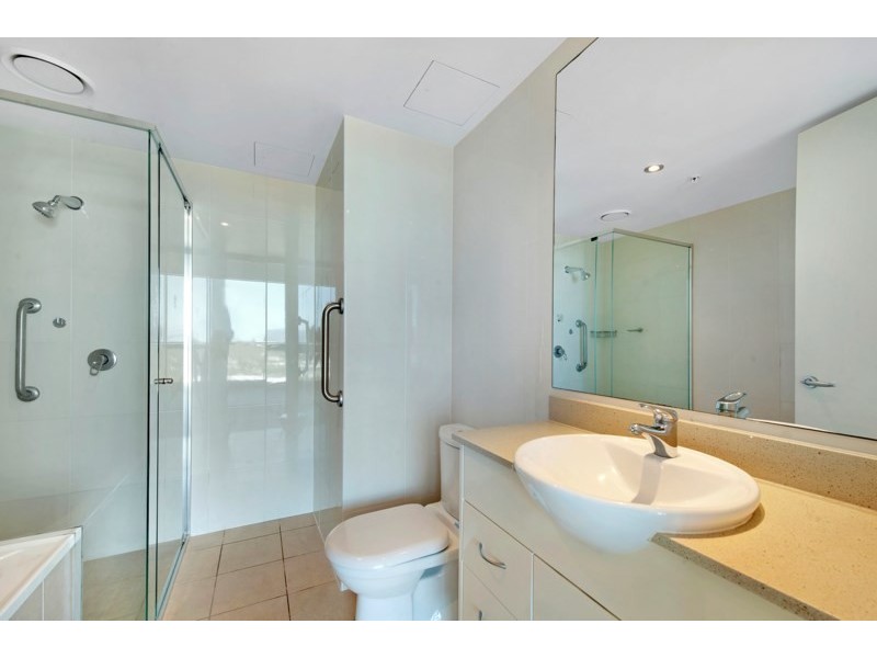 1 Como Crescent, Southport QLD 4215