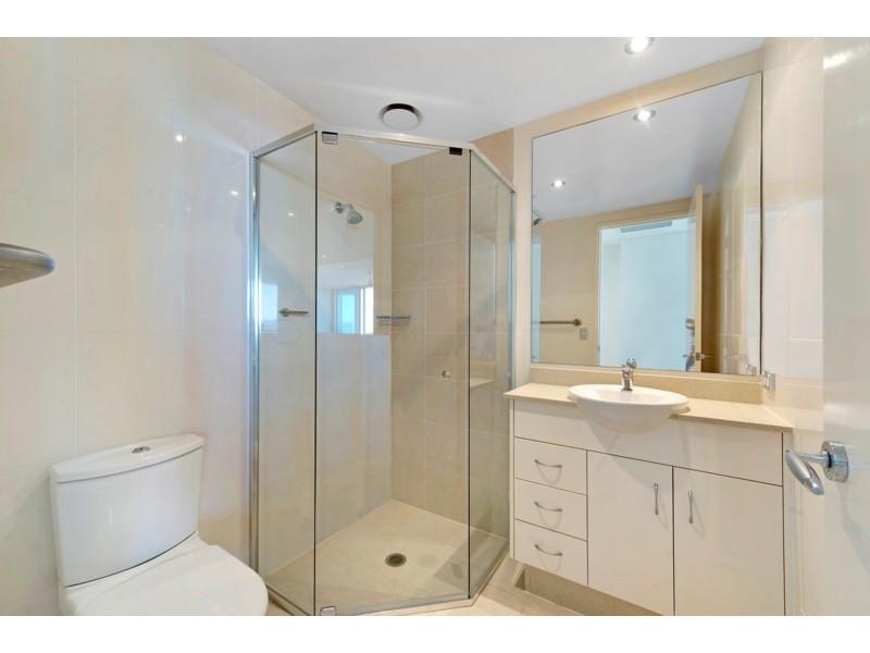 1 Como Crescent, Southport QLD 4215