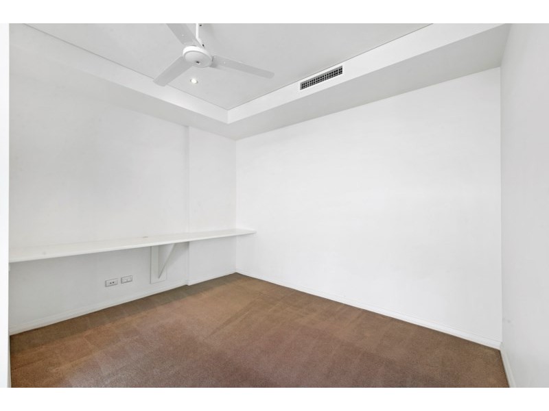 1 Como Crescent, Southport QLD 4215