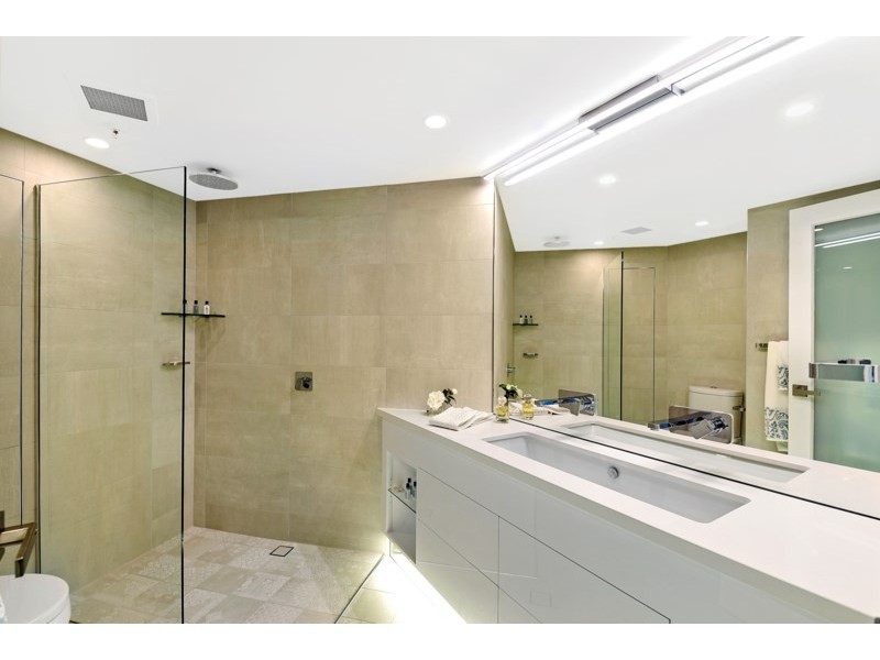 63/2 Admiralty Drive, Surfers Paradise QLD 4217