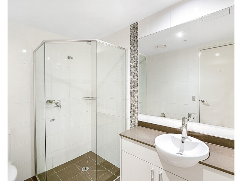 2 Aqua Street, Southport QLD 4215