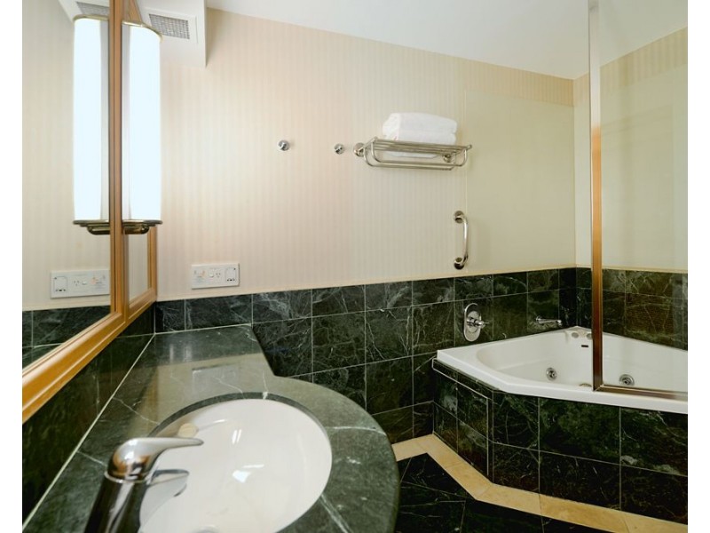 1517/2801 Gold Coast Highway, Surfers Paradise QLD 4217