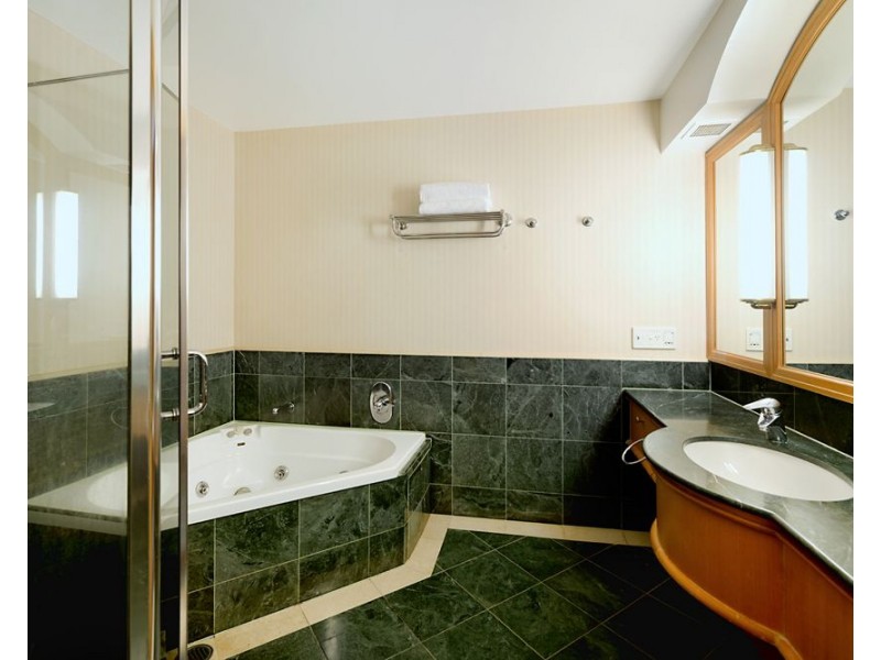 1517/2801 Gold Coast Highway, Surfers Paradise QLD 4217