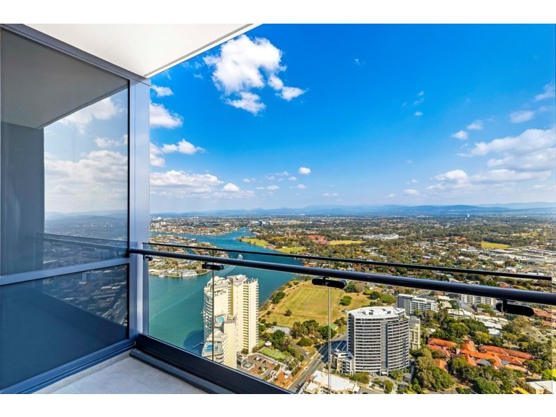 2 Como Crescent, Southport QLD 4215