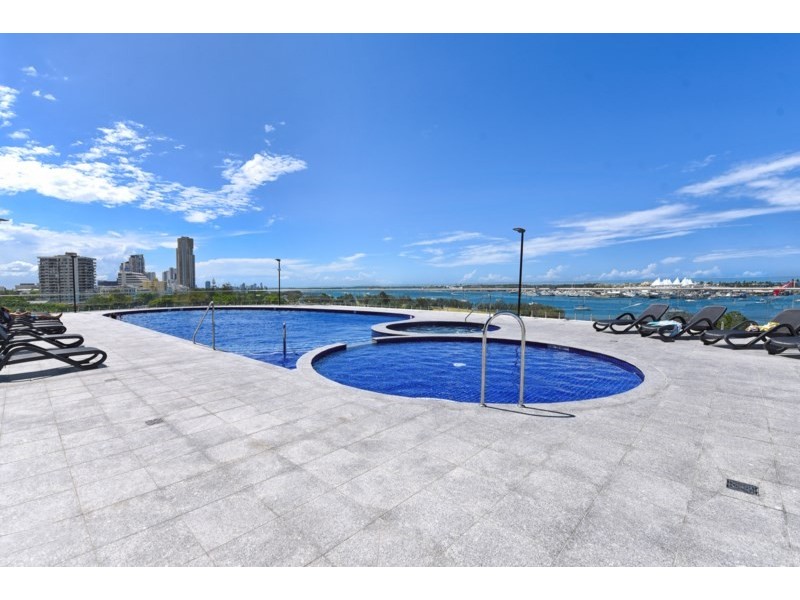 2 Como Crescent, Southport QLD 4215