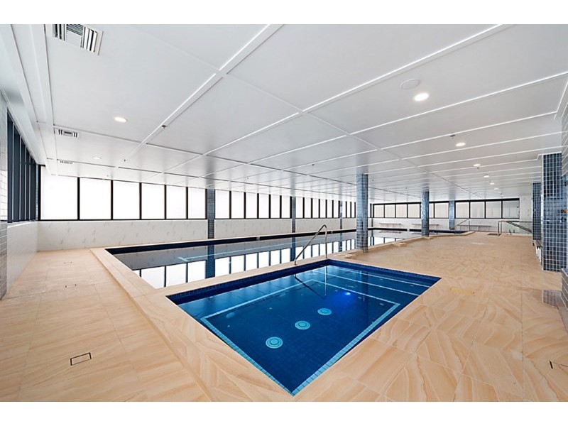 2 Como Crescent, Southport QLD 4215