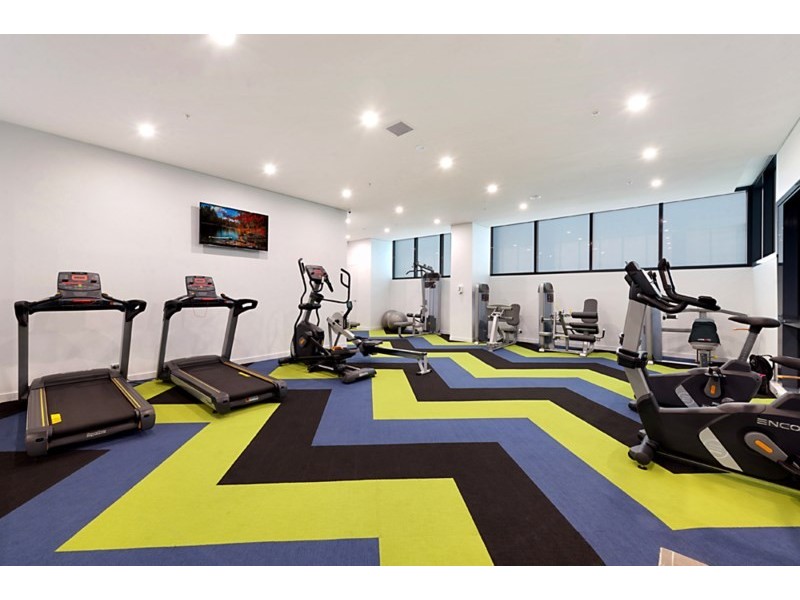 2 Como Crescent, Southport QLD 4215