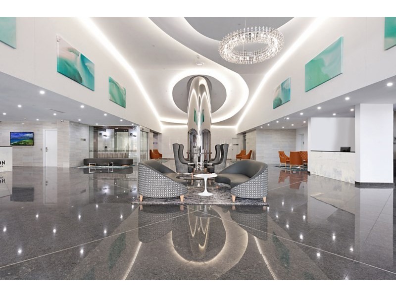 2 Como Crescent, Southport QLD 4215