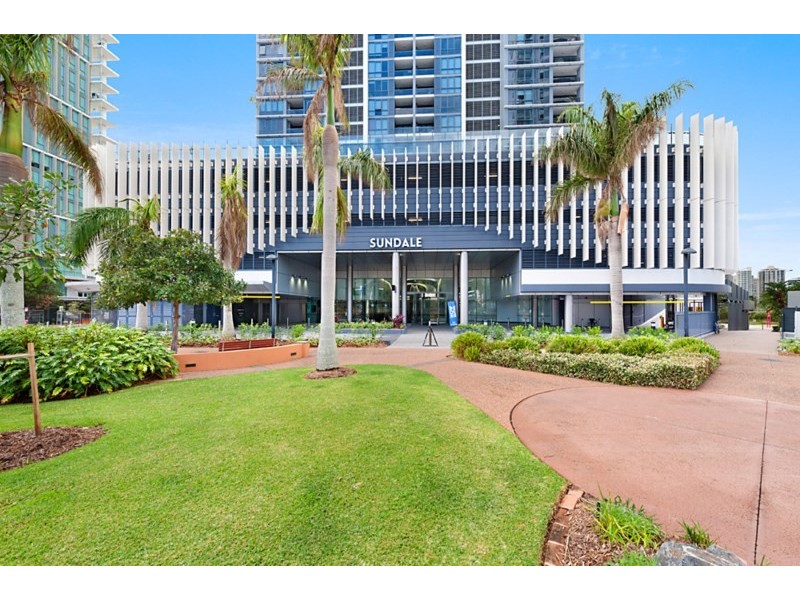 2 Como Crescent, Southport QLD 4215