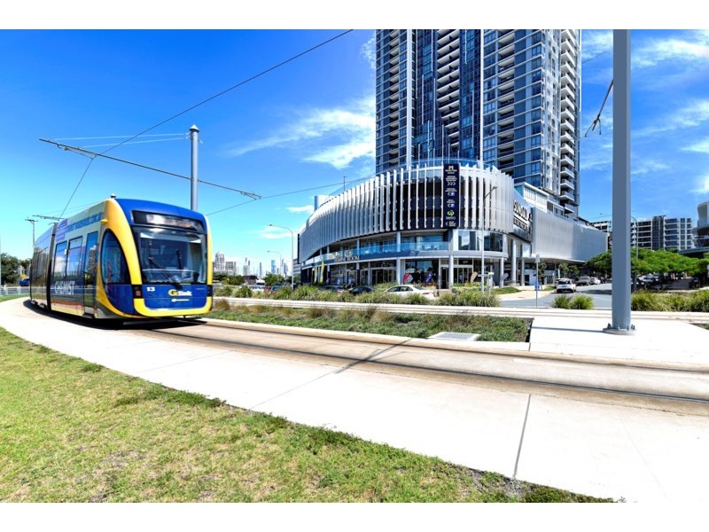 2 Como Crescent, Southport QLD 4215