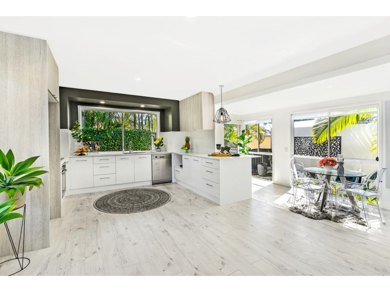 17 Wyndham Avenue, Southport QLD 4215