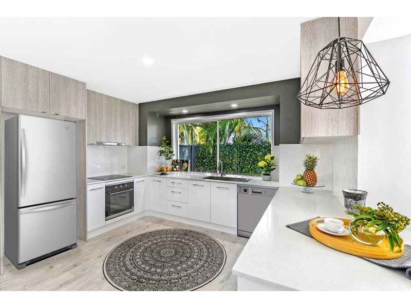 17 Wyndham Avenue, Southport QLD 4215