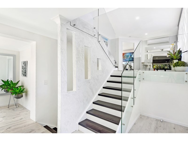 17 Wyndham Avenue, Southport QLD 4215