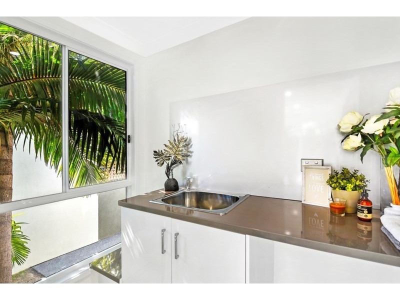 17 Wyndham Avenue, Southport QLD 4215