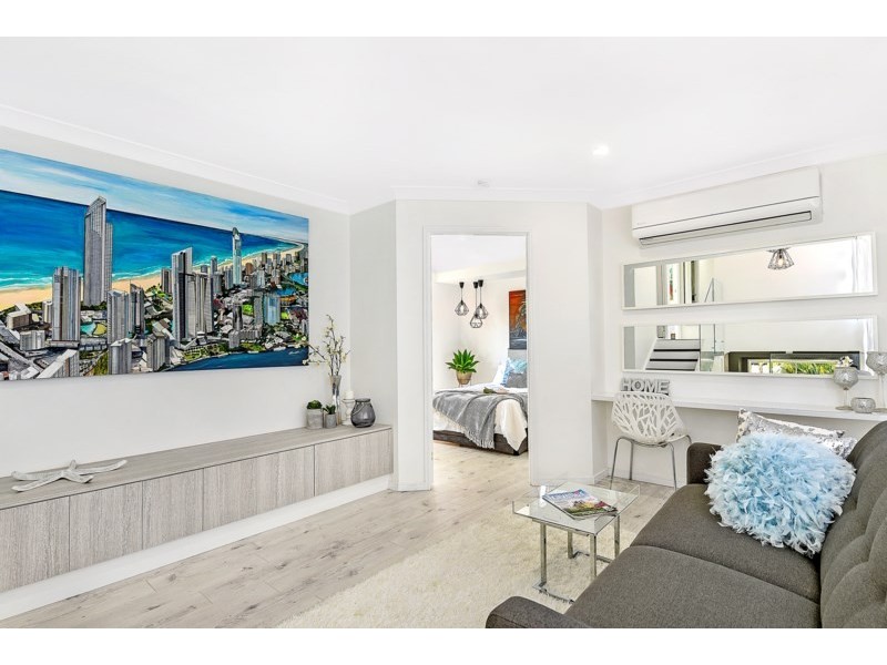 17 Wyndham Avenue, Southport QLD 4215