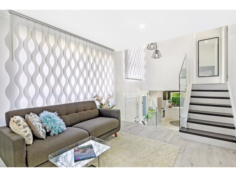 17 Wyndham Avenue, Southport QLD 4215