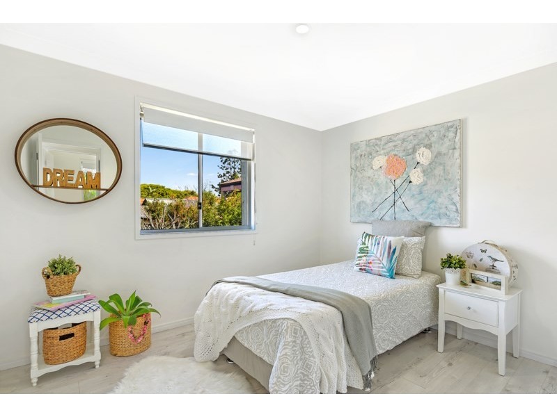 17 Wyndham Avenue, Southport QLD 4215