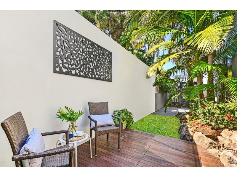 17 Wyndham Avenue, Southport QLD 4215