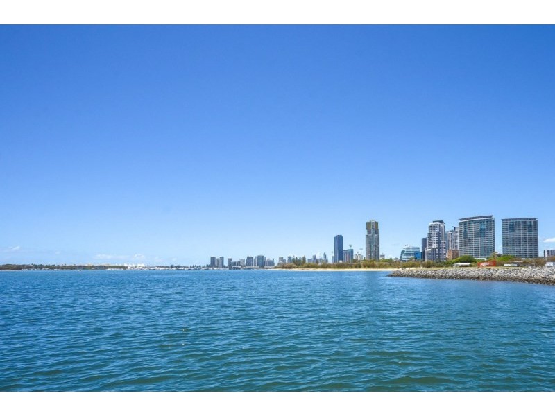 17 Wyndham Avenue, Southport QLD 4215