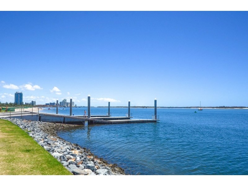 17 Wyndham Avenue, Southport QLD 4215