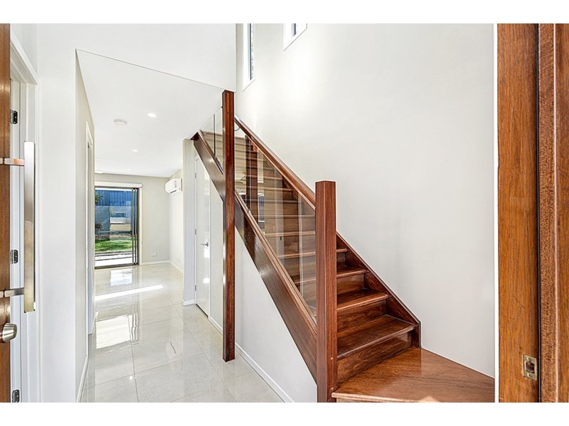 1/27 Enid Avenue, Southport QLD 4215