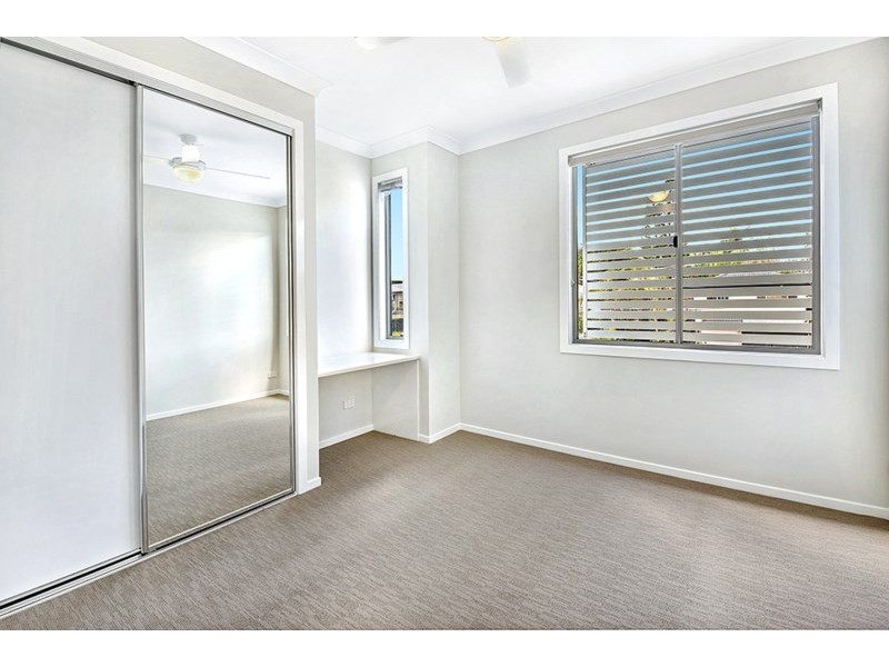 1/27 Enid Avenue, Southport QLD 4215