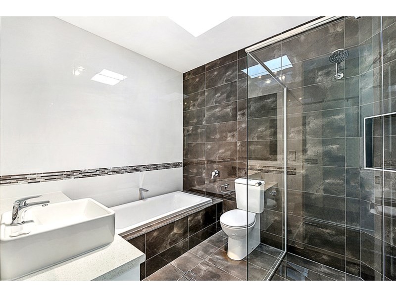 1/27 Enid Avenue, Southport QLD 4215