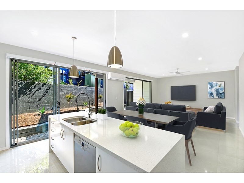 1/27 Enid Avenue, Southport QLD 4215