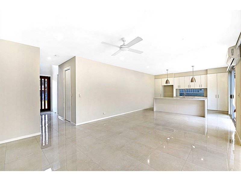 1/27 Enid Avenue, Southport QLD 4215