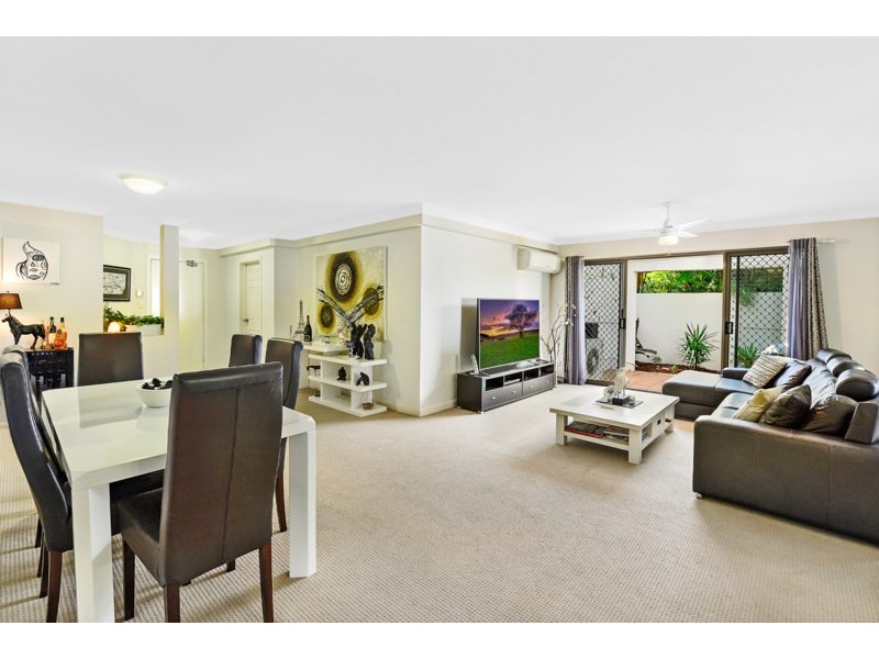 4/100 Cotlew Street East, Southport QLD 4215