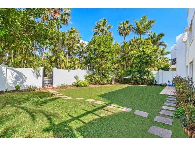 4/100 Cotlew Street East, Southport QLD 4215
