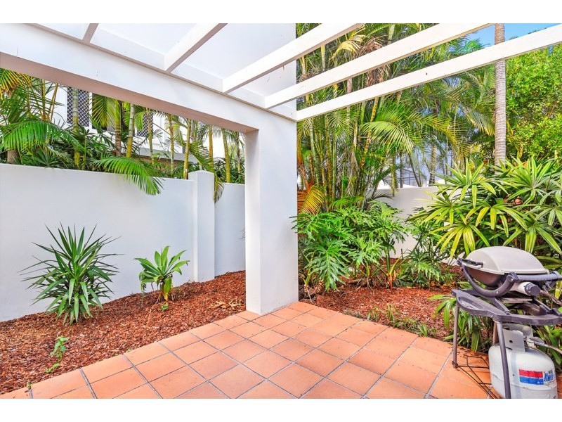 4/100 Cotlew Street East, Southport QLD 4215