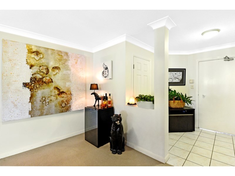 4/100 Cotlew Street East, Southport QLD 4215