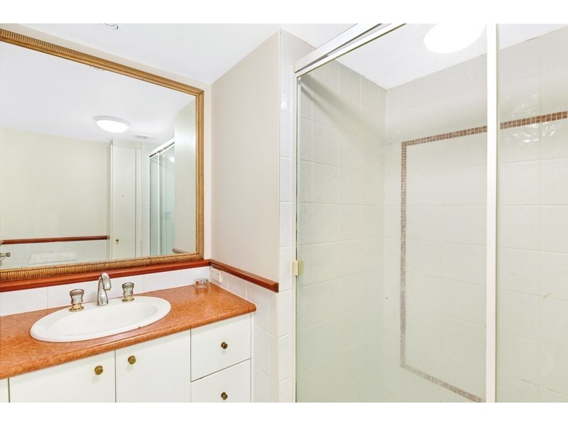 4/100 Cotlew Street East, Southport QLD 4215