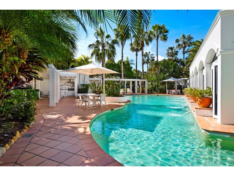 4/100 Cotlew Street East, Southport QLD 4215