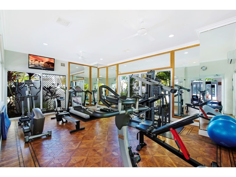 4/100 Cotlew Street East, Southport QLD 4215