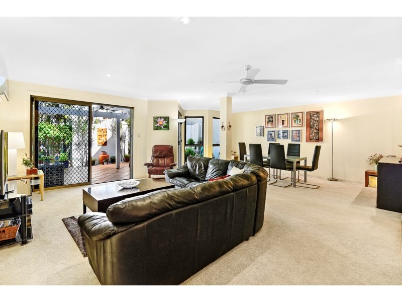 2/100 Cotlew Street East, Southport QLD 4215