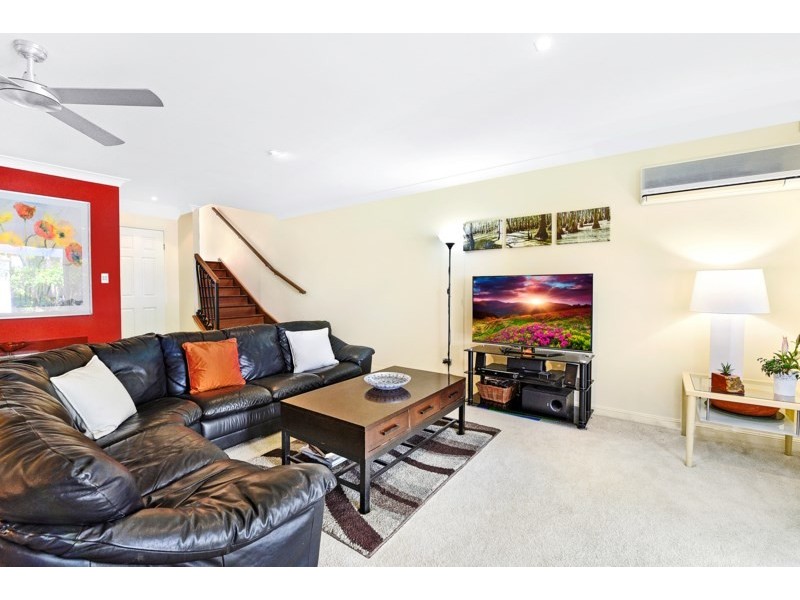 2/100 Cotlew Street East, Southport QLD 4215