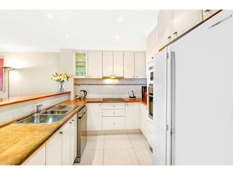 2/100 Cotlew Street East, Southport QLD 4215