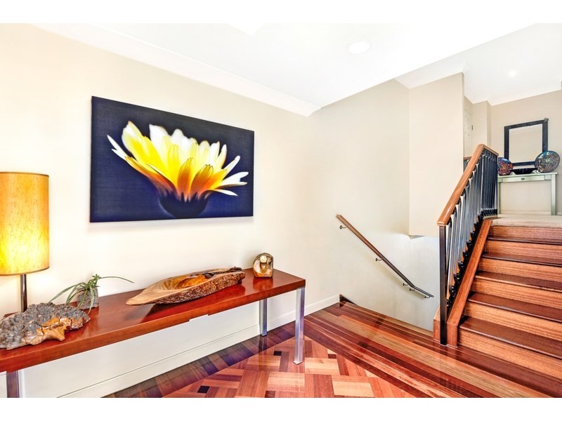 2/100 Cotlew Street East, Southport QLD 4215