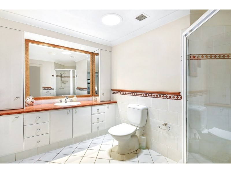 2/100 Cotlew Street East, Southport QLD 4215