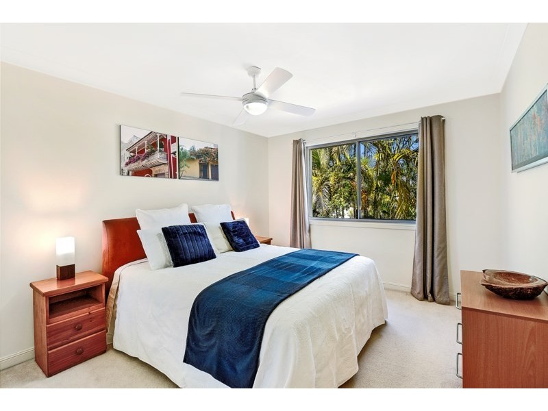 2/100 Cotlew Street East, Southport QLD 4215