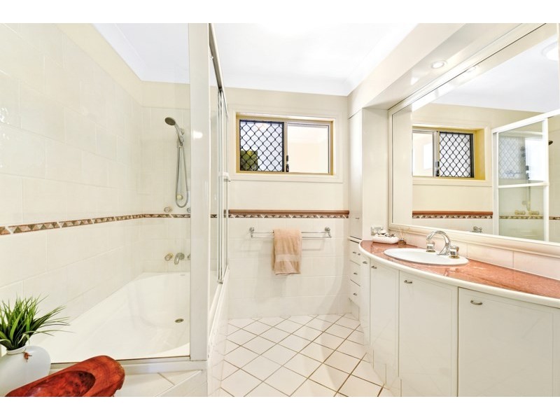 2/100 Cotlew Street East, Southport QLD 4215