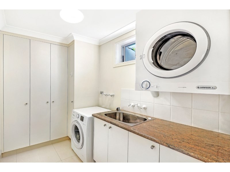 2/100 Cotlew Street East, Southport QLD 4215