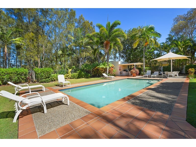 2/100 Cotlew Street East, Southport QLD 4215