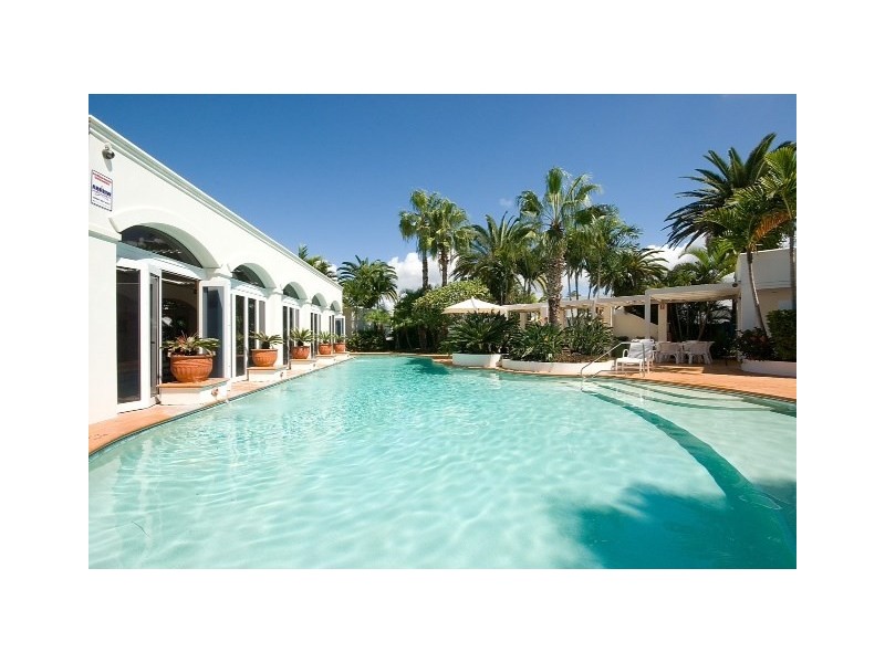 2/100 Cotlew Street East, Southport QLD 4215