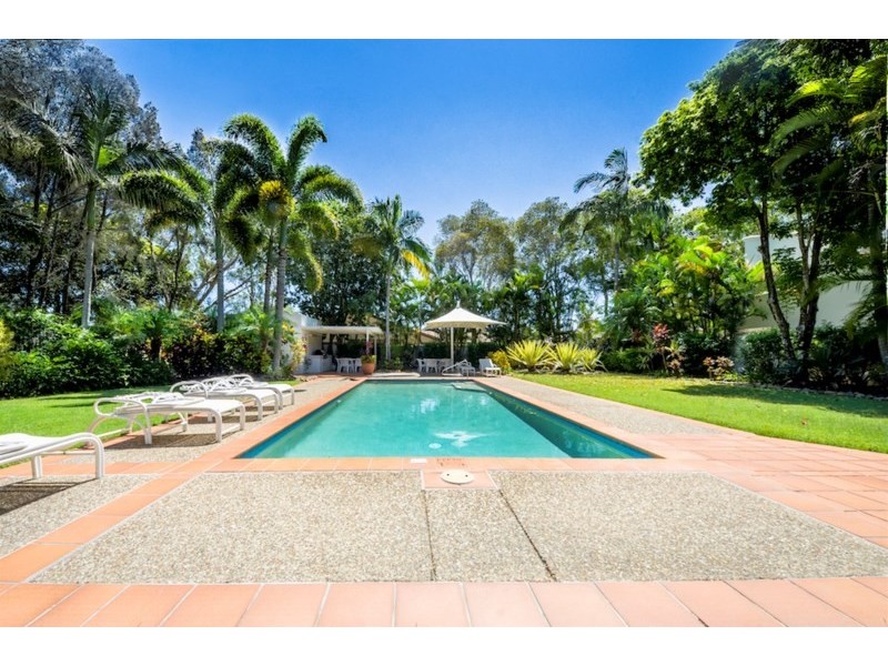 2/100 Cotlew Street East, Southport QLD 4215