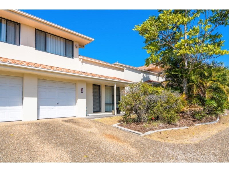 802/2-14 Gentian Drive, Arundel QLD 4214