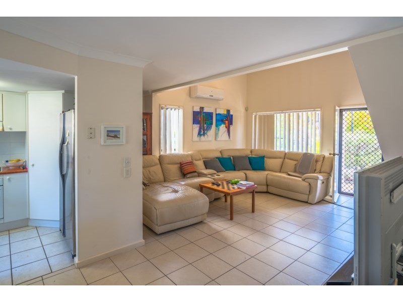 802/2-14 Gentian Drive, Arundel QLD 4214