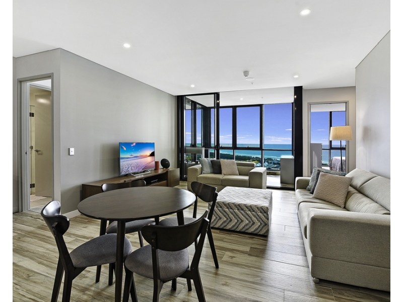 2 Como Crescent, Southport QLD 4215